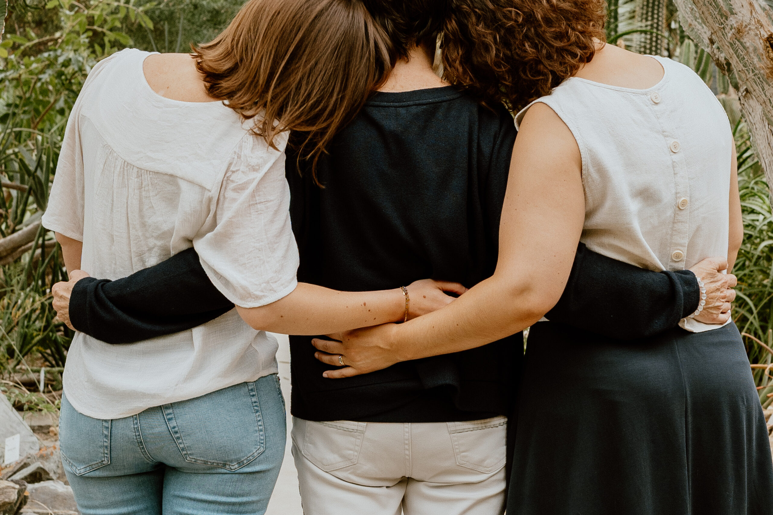 Bernadette, Camille et Louise photographiées par Chelsea Mattlet, photographe à Liège
